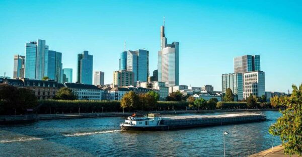 Frankfurt: Insta-Perfect Walk With a Local - Customer Feedback