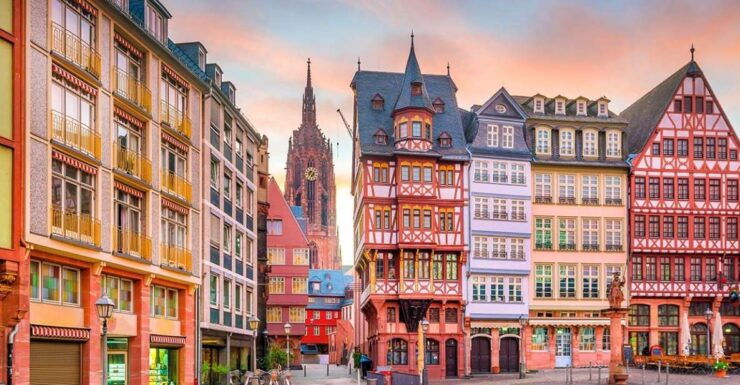 Frankfurt: Old Town Scavenger Hunt and Exploration Game - Experience