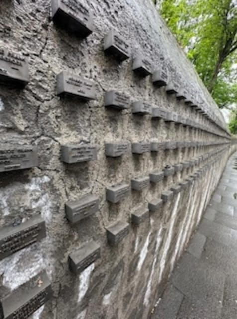 Frankfurt on Foot Daily Walking Tour in English - FAQs