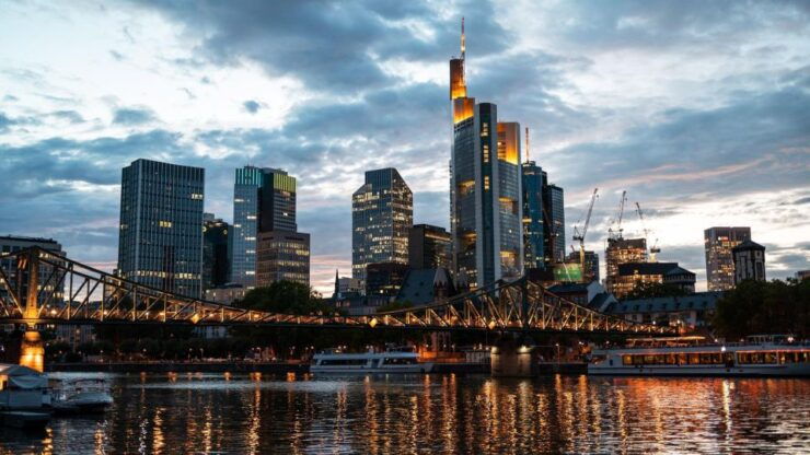 Frankfurt: Private Architecture Tour With a Local Expert - Booking Details