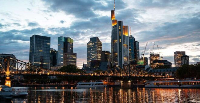 Frankfurt: Private Architecture Tour With a Local Expert - Full Tour Description