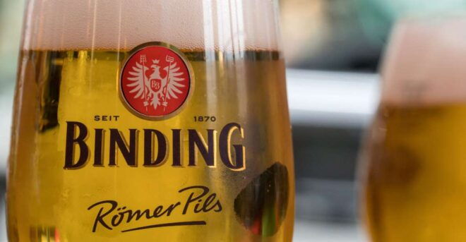 Frankfurt: Private German Beer Tasting Tour in Old Town - Variety of Beers and Food on the Tour