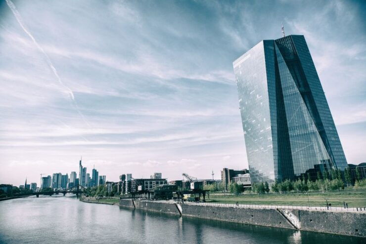 Frankfurt: Private Guided Tour With Transportation - Available Starting Times and Multilingual Guides