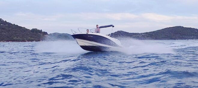 Frankfurt: Private Sport Boat Tour - Speed, Fun & Skyline - Booking Information