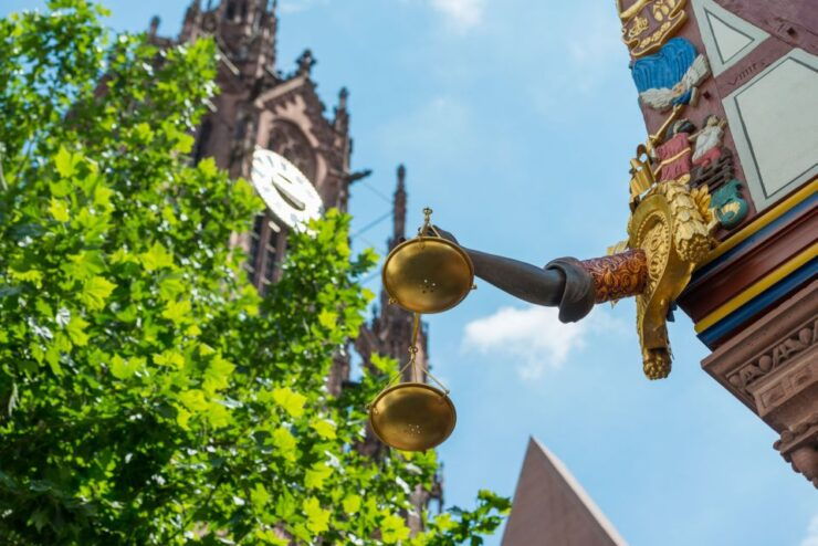 Frankfurt: The New Old Town and City Highlights Guided Walk - City Hall Römer and Römerberg