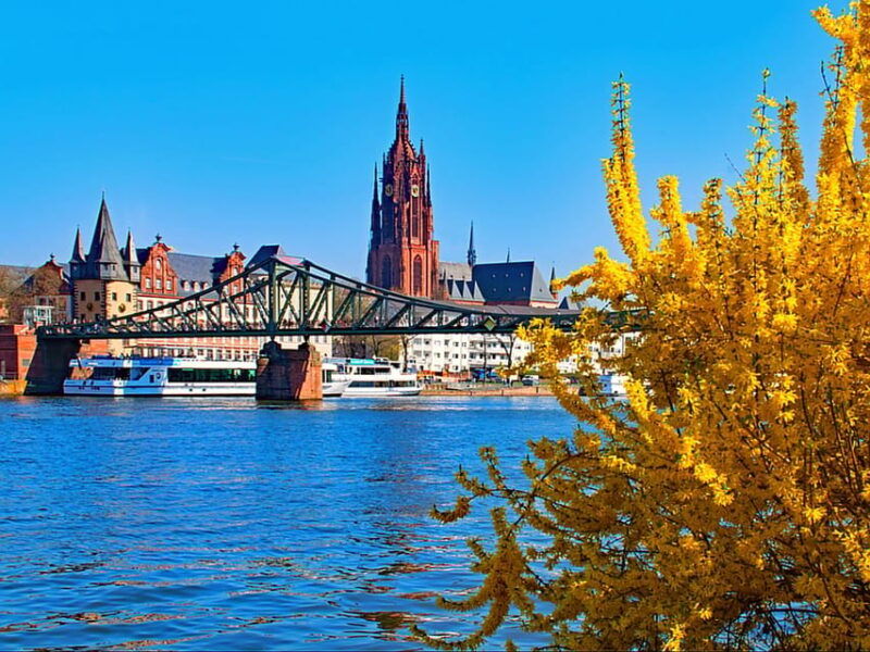 Frankfurt: Walking tour in German in private - just for you and your friends - Discovering Hidden Corners