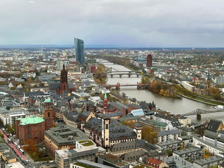 Frankfurt: Walking tour in German in private - just for you and your friends - Highlights of the Tour
