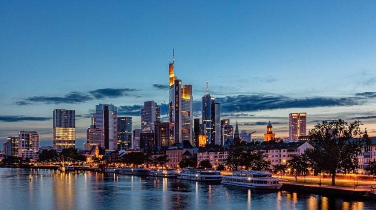 Frankfurt: Walking tour in Russian in private - just for you and your friends - Who Will Enjoy This Tour?