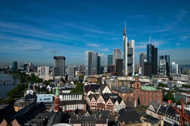 Frankfurts Democratic Legacy: Private Guided Walking Tour - Insightful Guided Experience