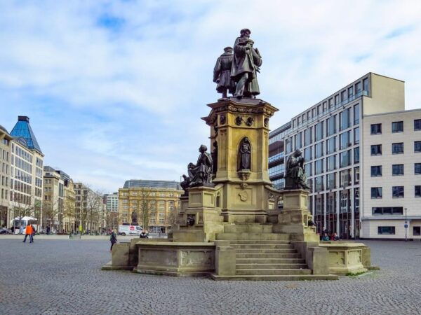 Frankfurts Democratic Legacy: Private Guided Walking Tour - Cultural Impact of the Tour