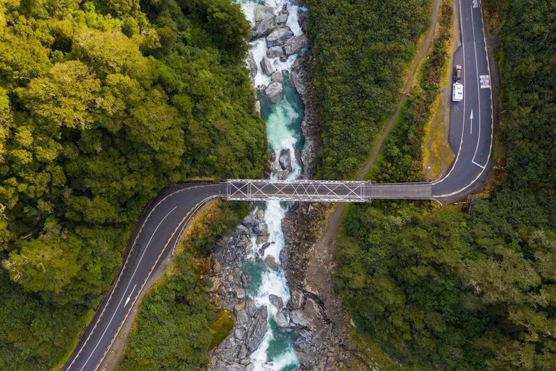 Franz Josef to Queenstown via Wanaka Day Tour - What the guided format adds