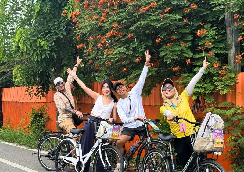 (Free eSIM) Bang Kachao bike & nature Tour in Bangkok - A fish gallery, when it is open