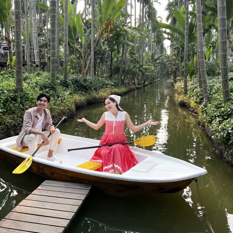 (Free eSIM) Bangkok Cafe Tour (Bubble in the Forest, After the Rain) - Don Wai Floating Market: snacks, browsing and a change of pace