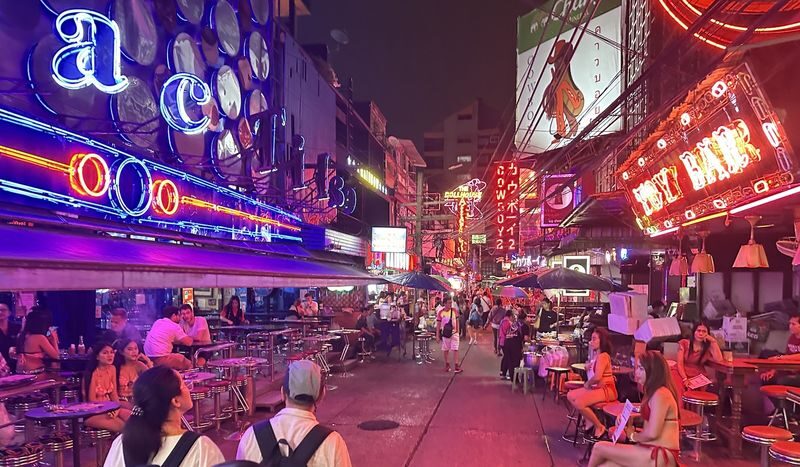 (Free eSIM) Bangkok iconic nightlife & red-light tour by MyProGuide - Three Bangkok nightlife districts in one evening