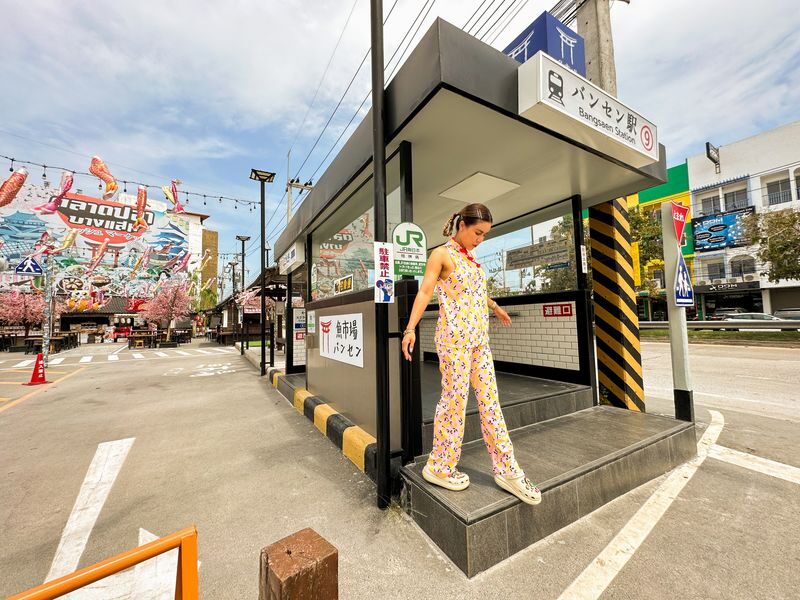 Free eSIM Bangsaen hidden Japanese Style(Airplane Cafe, Fish Market) - The guides and group arrangement