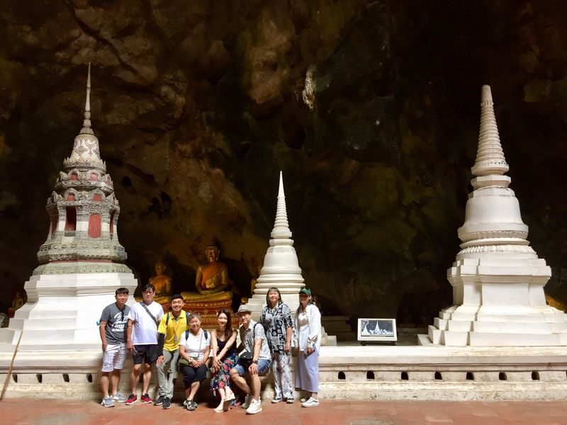 (Free eSIM) Hua Hin Must Visit One Day Tour from Bangkok(MyProGuide) - Lunch by the beach, with food on your own tab