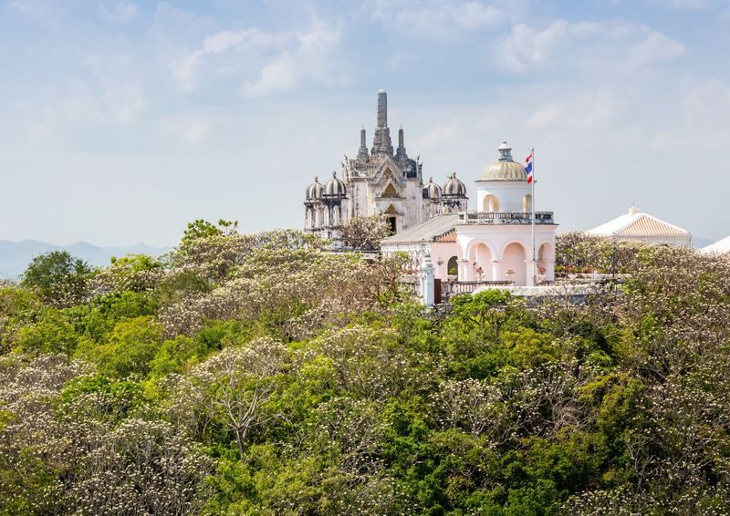 (Free eSIM) Hua Hin Must Visit One Day Tour from Bangkok(MyProGuide) - Hua Hin Beach: a taste of the coast, not a beach day