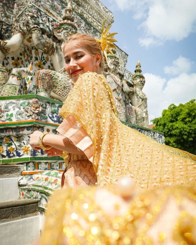 (Free eSIM)Thai Costume Photo Tour- Wat Arun in Bangkok(MyProGuide) - Picking a package that fits your group