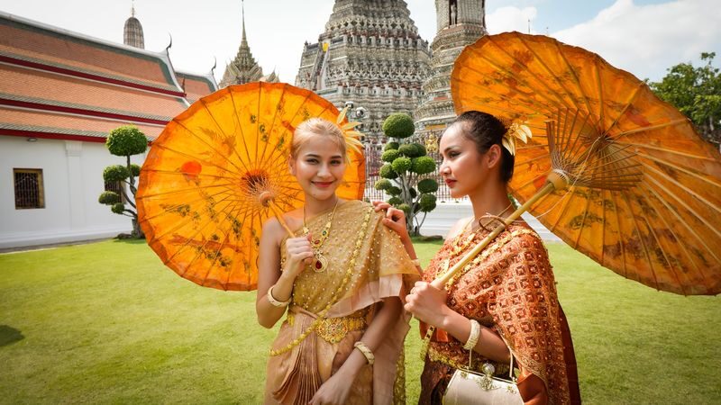 (Free eSIM)Thai Costume Photo Tour- Wat Arun in Bangkok(MyProGuide) - Booking, changes, and cancellations