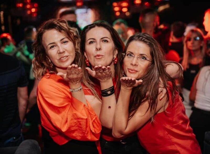 FREE fun explorers pub Crawl with OPTIONAL 1 hour open bar - The Itinerary in Detail