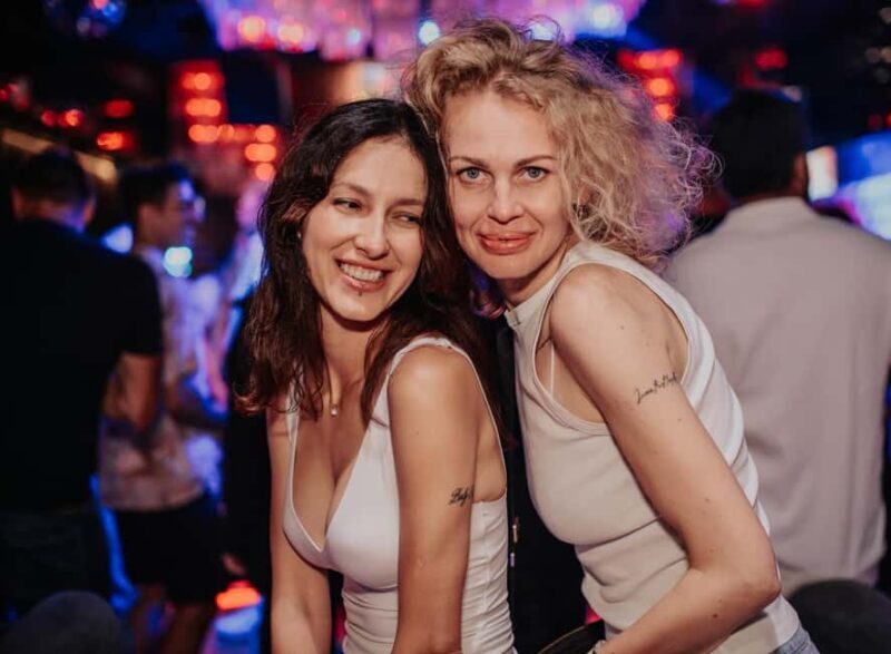 FREE Pub Crawl with OPTIONAL 1 hour open bar and clubs - Introducing the Lisbon Pub Crawl Experience