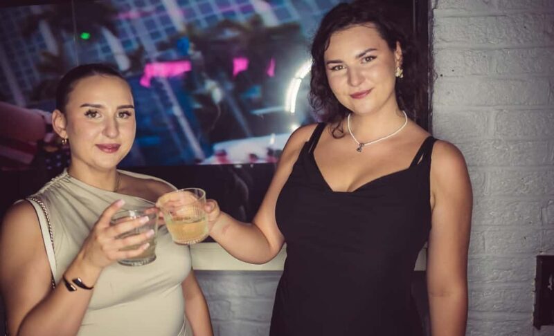 FREE Pub Crawl with OPTIONAL 1 hour open bar and clubs - What Makes This Tour Stand Out?