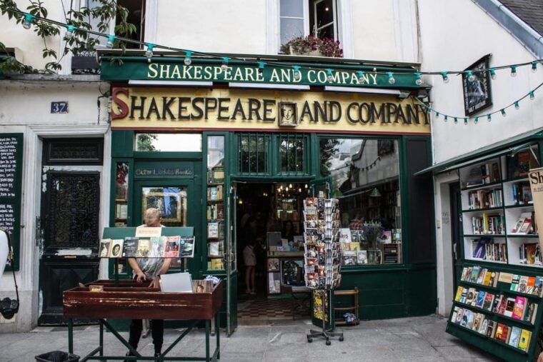Free Tour The Paris of Iconic Movies - Shakespeare & Company