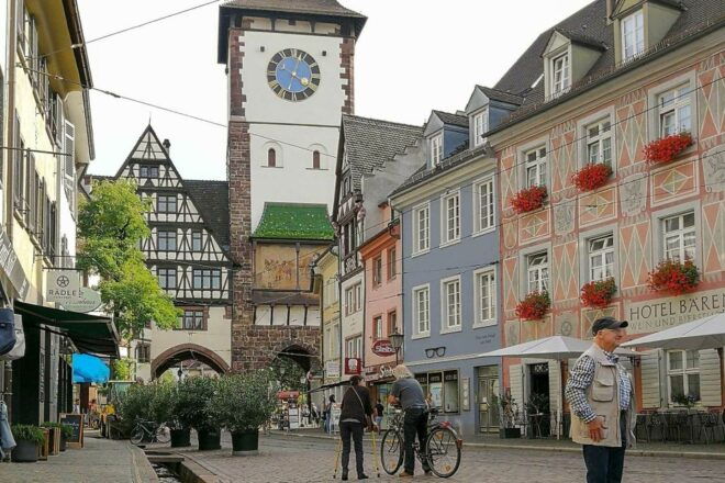 Freiburg: Gässle, Bächle and More City Tour - Traditional Farmers Market and Cafés on Minster Square