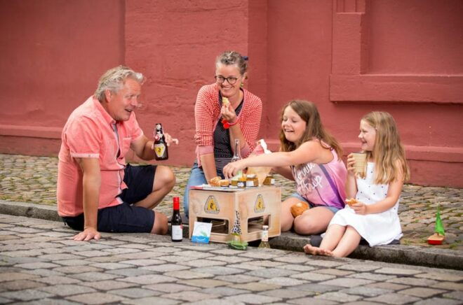 Freiburg: Stream Picnic for 2 People - Beverage Options Available