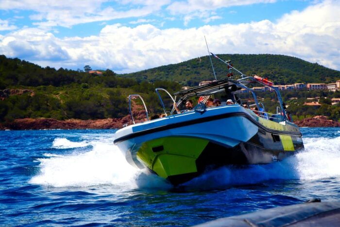 Fréjus: Sea and Creeks Boat Tour With Snorkeling and Drinks - Exploring the Seabed