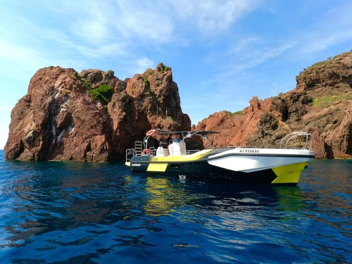 Fréjus: Sea and Creeks Boat Tour With Snorkeling and Drinks - Refreshments and Relaxation