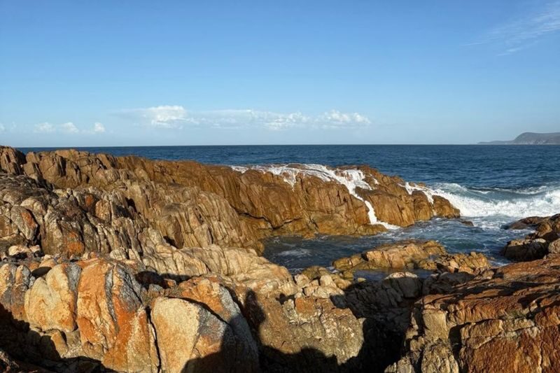 Freycinet National Park and Wineglass Bay Scenic Tour - A quieter pause at Honeymoon Bay