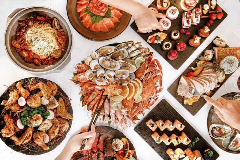 Friday BBQ Seafood Buffet At Grand Mercure Danang - A Friday evening at La Rive Gauche