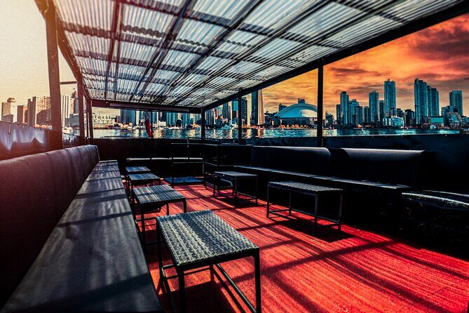 Friday Night Boat Bliss in Toronto - What to Expect from the Toronto Friday Night Boat Cruise