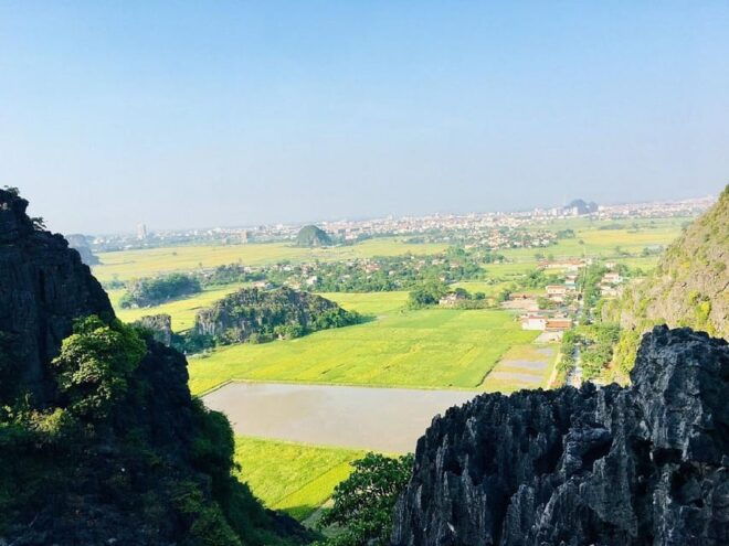 Friendly Travel: Hoa Lu - Tam Coc - Mua Cave/ Full Service - Participant Information