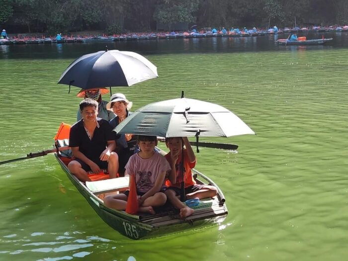 FRIENDLY TRAVEL HOA LU-TRANG AN 1 SMALL GROUP BY LIMOUSINE - Exploring Hoa Lu, Vietnams Ancient Capital
