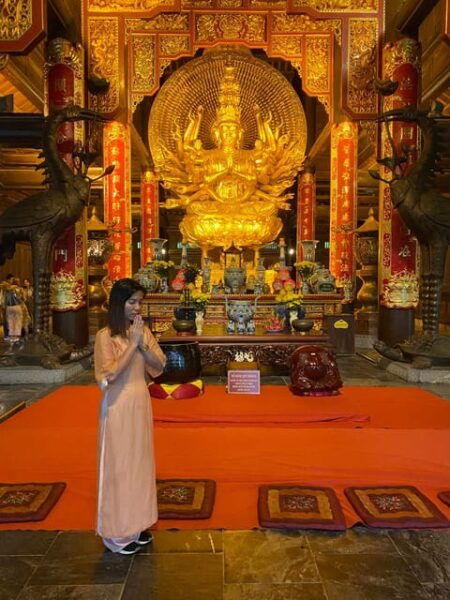 Friendly Travel: Hoa Lu/ Trang An/ Mua Cave - Limousine Car - Adventure at Mua Cave