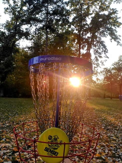 Frisbee golf / disc golf: Fun and games in a beautiful park in Leipzig - The Value and Who It’s Best For