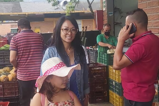 Friut Tasting & Comuna 13 - Tour Highlights