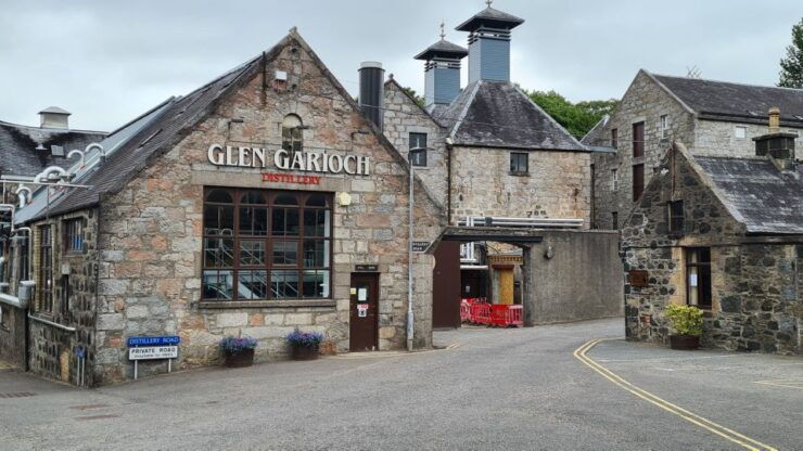 From Aberdeen: Castles, Whisky and Food Tasting Tour - Tour Highlights