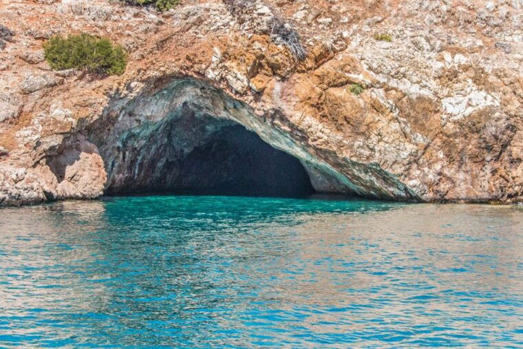 From Ag Anna: Rina's Cave and Ano and Kato Koufonisi Cruise - FAQs