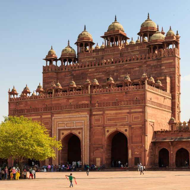 From Agra: Fatehpur Sikri and Market Private Half-Day Tour - Itinerary