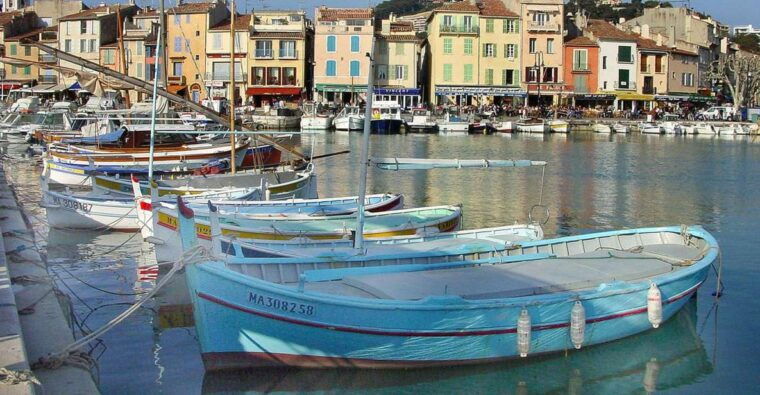 From Aix-en-Provence: Cassis & Luberon Full-Day Tour - Scenic Attractions and Activities