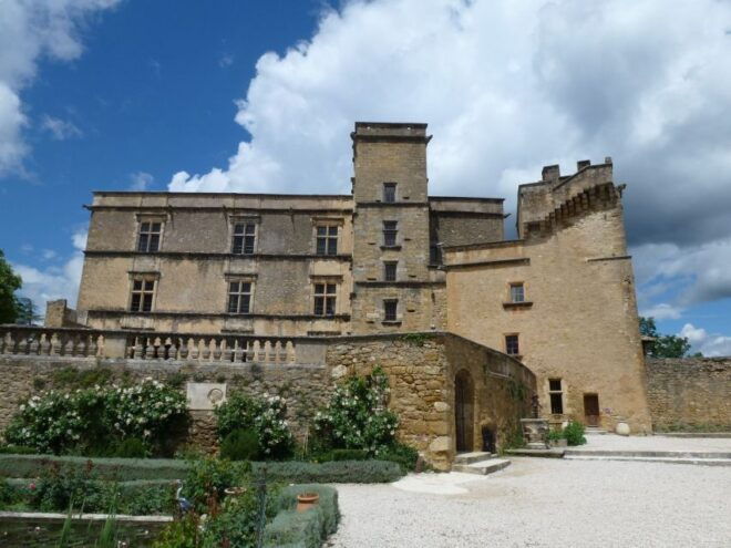 From Aix : Hilltop Villages in Luberon - Roussillon: Colorful Ocher Cliffs and Houses