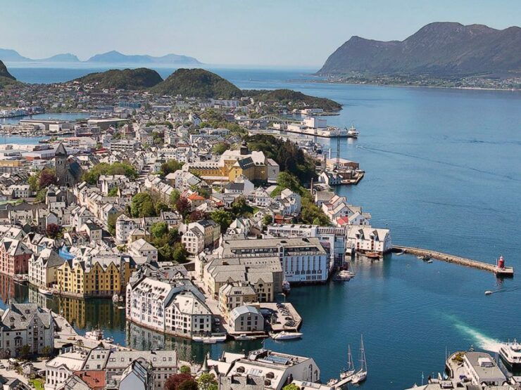 From Ålesund: Private Day Trip to Geirangerfjord - Booking Details