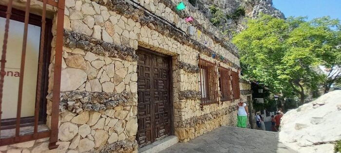 From Alicante, Benidorm: to the Medieval Castle of Guadalest - Common Questions