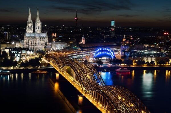 From Amsterdam: Cologne Keulen Tour With Private Driver - Museum Ludwig: Art Exploration