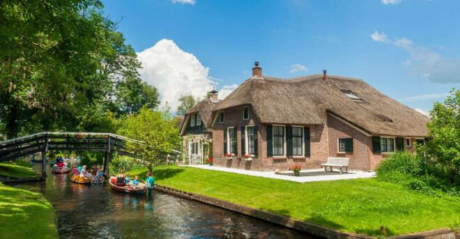 From Amsterdam: Day Trip to Giethoorn With Lunch - Exploring Giethoorn and Enjoying Lunch