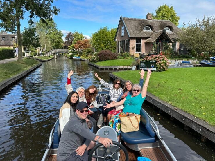 From Amsterdam: Giethoorn Small Group Tour With Boat Ride - Good To Know