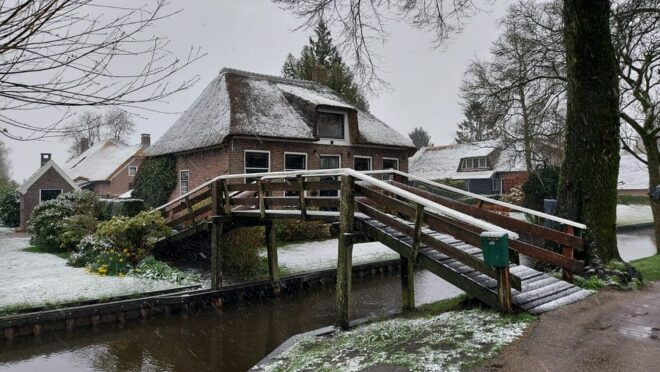 From Amsterdam: Giethoorn Small Group Tour With Boat Ride - Customer Reviews and Ratings